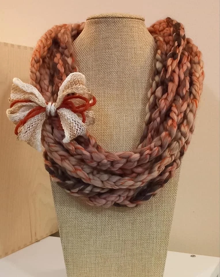 Sciarpa collana, scaldacollo, collana fatta a mano, sciarpa misto lana - Immagine 1 di 1