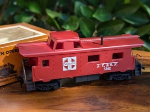 TYCO 327j350 HO 8 ruedas Caboose Sante Fe, rojo y blanco con caja - Imagen 1 de 6