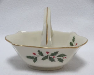 2003 Lenox Holiday Holly & Berry Candy Nut Basket 5" h 6" l New No Lenox Box - Picture 1 of 6
