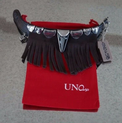 NUEVO CON ETIQUETAS Uno de 50 Brazalete Brazalete Plata Gamuza Marrón Flecos Elementos Gris Cristal Colmillo Foto 1 de 4