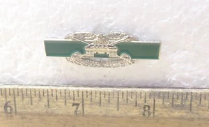 US Army Combat Armor Pin - Picture 1 of 2