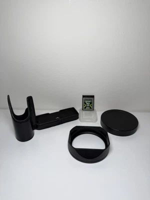 Hasselblad X2D, X2D II Funda de cuero y accesorios. Parasol metálico y CF Express. Foto 1 de 4