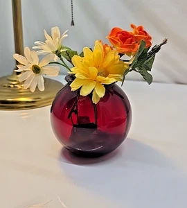 Beautiful Vintage Anchor Hocking Royal Ruby Red Ivy Ball Vase. - Picture 1 of 9