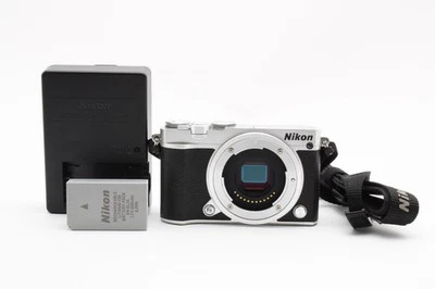 Nikon 1 J5 20,8 megapixel fotocamera mirrorless solo corpo argento dal GIAPPONE - Immagine 1 di 4