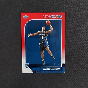 2019-20 Hoops Zion Williamson #258 Red Parallel /75 Rookie RC Pelicans Duke SP - Foto 1 di 10