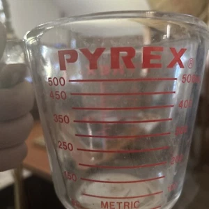 Vintage Pyrex 2 Tassen Messbecher roter Buchstabe - Bild 1 von 1
