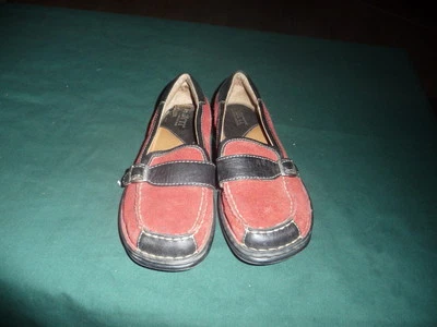 Pre-Owned Born Youth Girls Red Suede W/Black Trim Leather Shoes Size 13  - Image 1 of 4