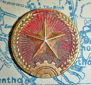 NVA - CAP / HAT BADGE - VIET CONG - North VN Army - VIETNAM WAR - VC - M.767 - Picture 1 of 3