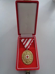 RK0018 Österreich Goldene Verdienstmedaille ÖRK Rotes Kreuz im Etui - Bild 1 von 4
