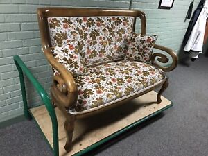 ANTIQUE VTG FRENCH PROVINCIAL LOVE SEAT SOFA SETTEE CURVED LIGHT WOOD BEAUT MCM 