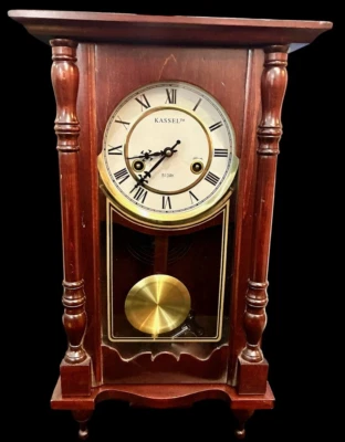 Vintage Kassel 31 dias relógio de parede corda pêndulo chave chiming hora vídeo - Imagem 1 de 4