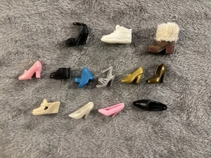 Lote de zapatos y tacones Barbie vintage varios SINGLES - Imagen 1 de 5