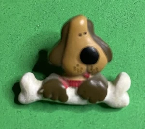 RARE VINTAGE La MODE CS-99 CHERI STROLE PUPPY DOG w/BONE PLASTIC SHANK BUTTON-K1 - Picture 1 of 2