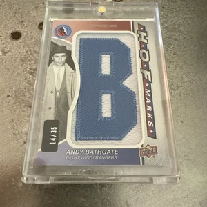 Carta Hockey 24/25 SPGU HOF Marks 'B' Andy Bathgate 14/35 #HOFM-AB - Foto 1 di 5