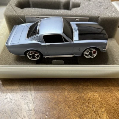 Coche de radiocontrol RadioShack XMODS 1965 Ford Mustang con estuche y extras Foto 1 de 4