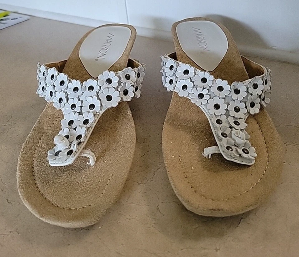 Sandalias Markon Talla 7 Blancas Usadas en Excelente Condición  Foto 1 de 4