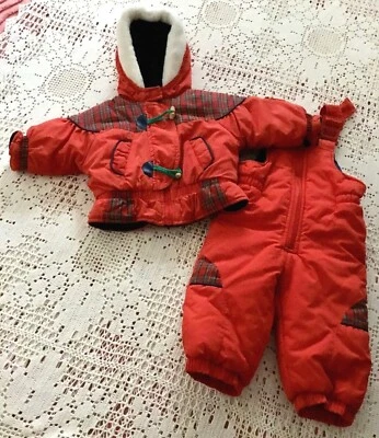 TRAJE DE NIEVE UNISEX DE COLECCIÓN 'WEATHER TAMER' 2 PIEZAS CON CAPUCHA TONO NARANJA CON CUADROS TALLA 12 MO Foto 1 de 4