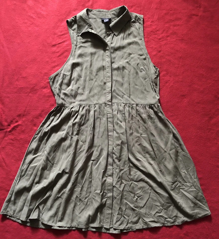 Vestido Rue21 Juniors Talla L 100% Viscosa Oliva Botones Too To Bottom Cuello Usado en Excelente Condición Foto 1 de 4