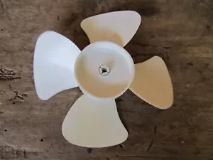 NUOVO Plastica Evaporatore Ventilatore Lama 5-1/4" 4 Pale 3/16" Albero 7/8" Alto - Foto 1 di 2