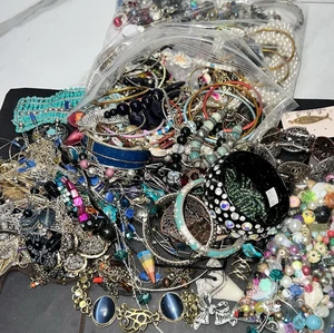 5LB SCRAP JUNK Jewelry Lot Craft Harvest Repurpose Salvage Broken Vintage-Now s - Picture 1 of 24