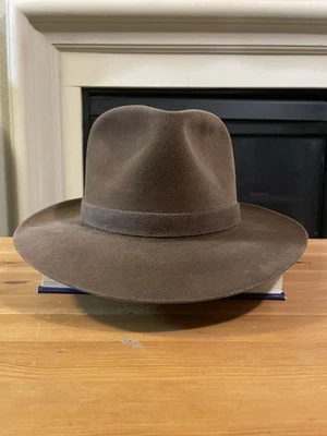 De colección Borsalino Colombo XX Marrón Gamuza Acabado Piel Fieltro Fedora 7 1/4 o 5 1/2 Punti Foto 1 de 4