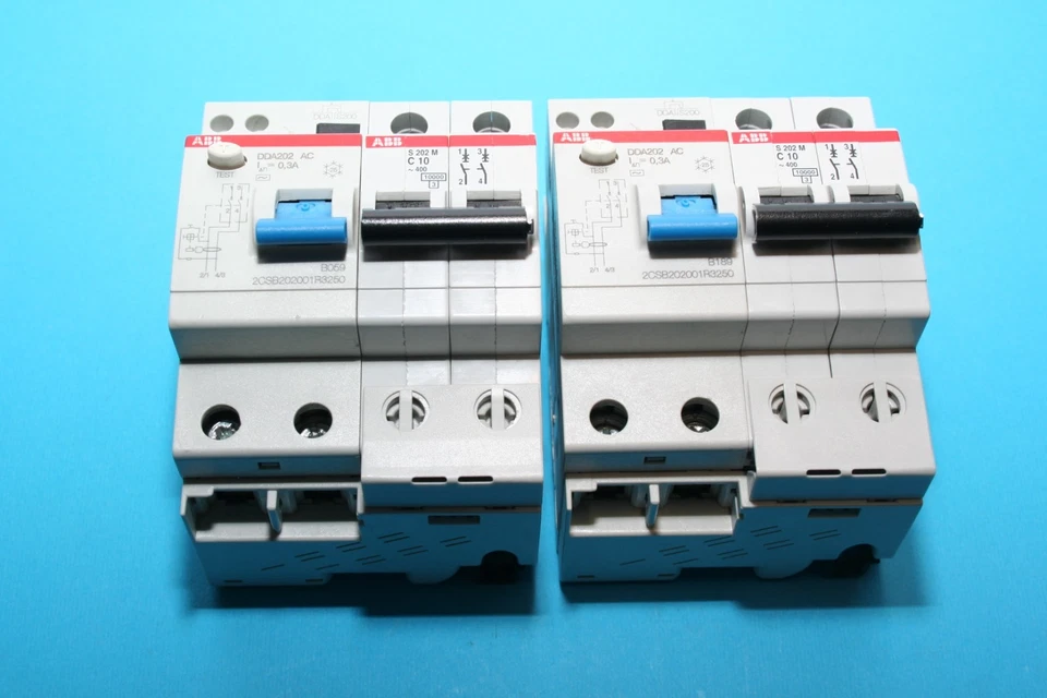 LOTTO INTERRUTTORI MAGNETOTERMICI DIFFERENZIALI ABB 2X10A C10 0,03A    P600-2 - Immagine 1 di 1