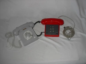2 DDR Telefone: VEB Fernmeldewerk Nordhausen Variant in grau; Alpha in rot - Photo 1/3