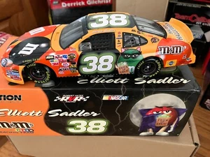 2004 #38 ELLIOTT SADLER 1/24 M&M's HALLOWEEN ACTION - Picture 1 of 1