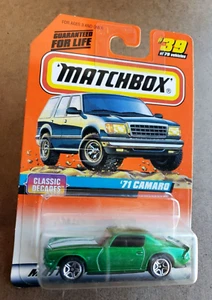 Vintage 1999 Matchbox '71 Camaro verde #39/75 Classic Decades Series 1:64 5-SP - Imagen 1 de 15