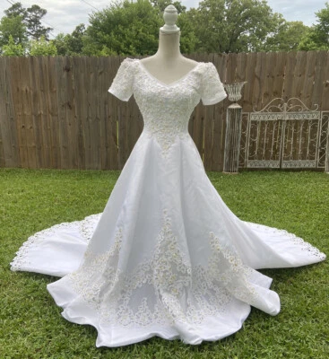 Mary’s White Wedding Dress Women’s Size 4 Attachable Train Short Sleeves Beaded - Image 1 of 4