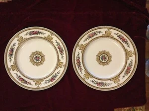 (2) Wedgwood COLUMBIA White Center Medallion Green Trim DINNER Plates W595 2of7 - Picture 1 of 4