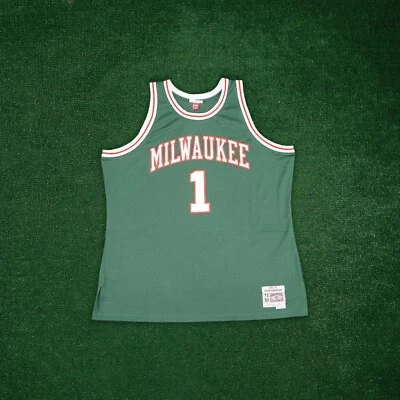 Oscar Robertson 1970-71 Milwaukee Bucks M&N HC Swingman Throwback Jersey - Image 1 of 4
