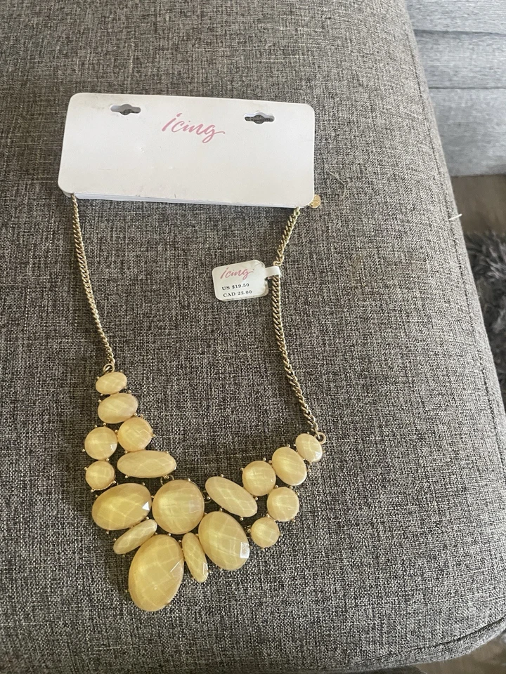 Collar babero firmado por Vera Wang tono oro amarillo pálido B155 Foto 1 de 1