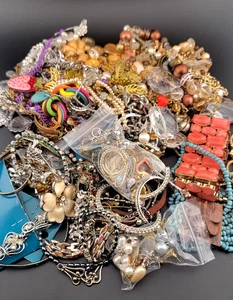 Mixed Lot of CRAFT Jewelry Broken and Missing Pieces 2 lbs. - Picture 1 of 7