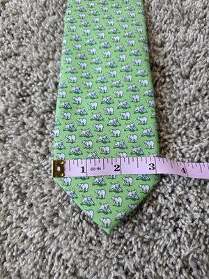 Corbata de cuello para hombre VINEYARD VINES 100 % seda verde oso polar toro AOP HECHA EN EE. UU.  Foto 1 de 4
