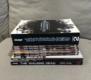 7 Mixed Lot of The Walking Dead Comics - Picture 1 of 9