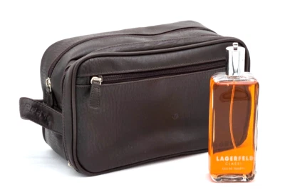 DE COLECCIÓN Lagerfeld Clásico para Hombres Set 4.2oz EDT Spray + Lagerfeld Dopp Kit NUEVO Foto 1 de 4