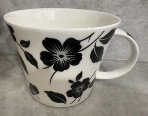 Taza de café Roy Kirkham 2007 negra blanca floral moderna Inglaterra porcelana de hueso fino - Imagen 1 de 6