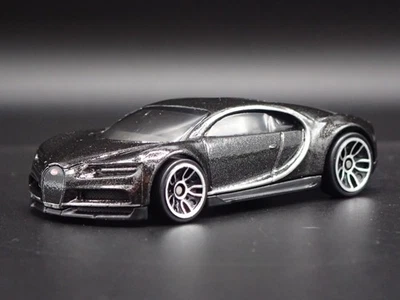 2016-2024 Bugatti Chiron Super Auto Nera 1:64 Diorama Scala Modellino Auto - Immagine 1 di 4