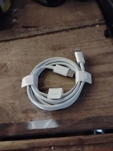 Apple USB-C to Lightning Cable - Photo 1 sur 2