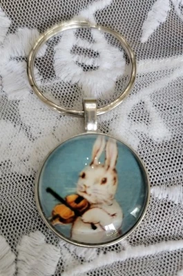 Victorian Trading White Bunny Rabbit Playing Violin Keychain 28P - Image 1 of 3