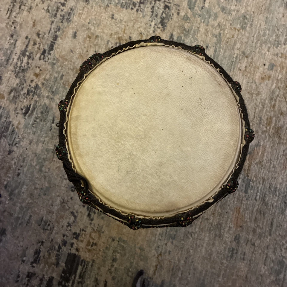 Cuerda cubierta con piel de tambor africano Djembe afinada Foto 1 de 4