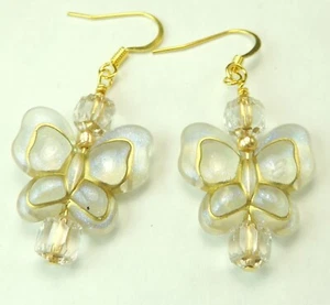 Schmetterling Glas geätzt Ohrhänger/Tropfen Ohrringe mit tschechischen Perlen Handarbeit Schmuck - Bild 1 von 1