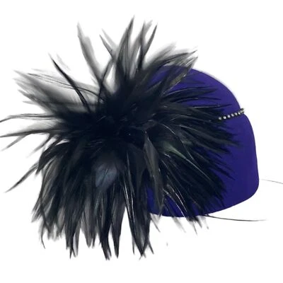 Sombrero Fascinador Vintage Lana Púrpura con Borde de Pluma Negra y Estrás Foto 1 de 4