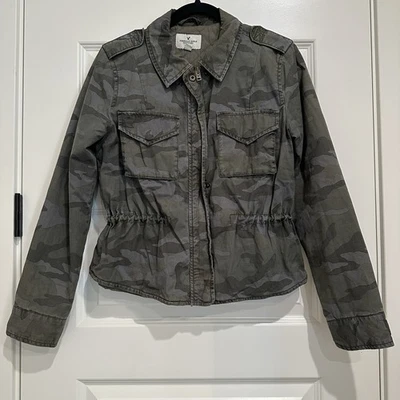 Chaqueta Camuflada American Eagle Para Mujer Talla S Acolchada Aislada Militar Corta Y2K Foto 1 de 4