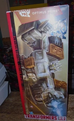 TRANSFORMERS GENERATIONS PLATINUM EDITION OPTIMUS PRIME - Image 1 of 4