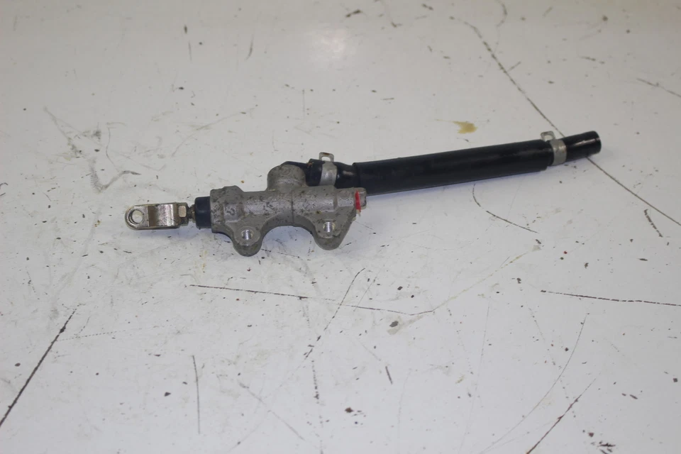 Kawasaki Ninja Zx7r Zx750p 1999 cilindro maestro de freno trasero Foto 1 de 1