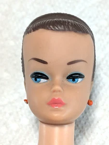 Top Mattel - Vintage 1963 Fashion Queen Barbie Puppe mit Ohrringen, Japan - Bild 1 von 18