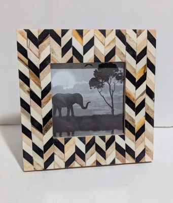 Marco de fotos de mosaico Chevron de hueso y madera para foto de 4"x4" - sobremesa - hecho a mano  Foto 1 de 4