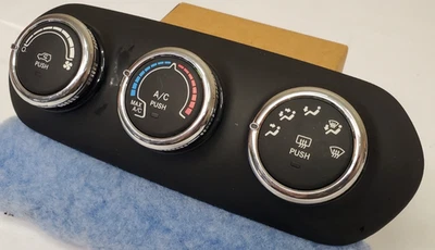 2015-2017 Jeep Renegade A/C Heater Controls 838744Z OE - Image 1 of 4